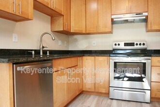 937 Miramonte Ave in Mountain View, CA - Building Photo - Building Photo