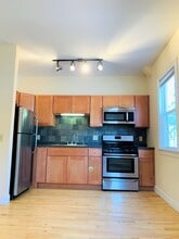 137 Park St, Unit APT 2 in Burlington, VT - Foto de edificio - Building Photo