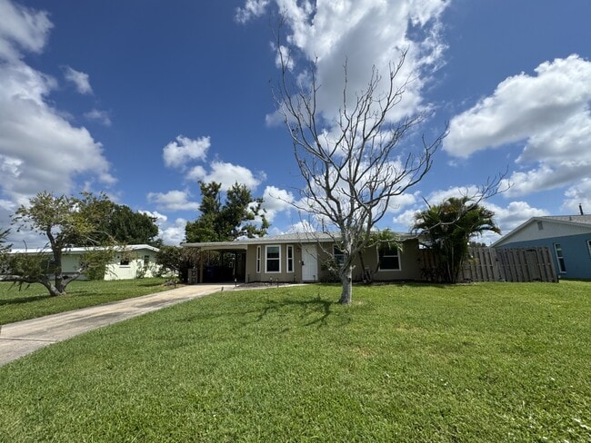 345 Hillview Rd in Venice, FL - Building Photo - Building Photo