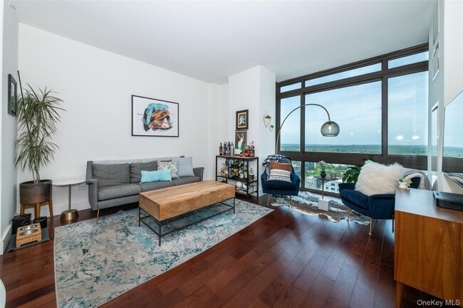 property at 175 Huguenot St