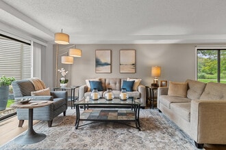 Fox Forest Townhomes in Plymouth, MN - Building Photo - Building Photo