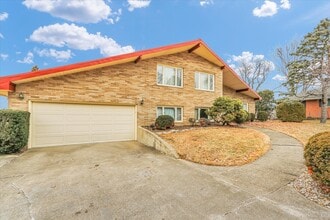 1803 Golfview Dr in Urbana, IL - Building Photo - Building Photo