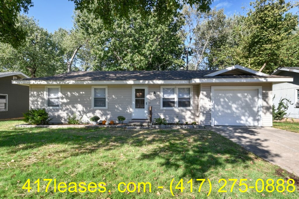 201 S Meadowview Ave in Springfield, MO - Building Photo