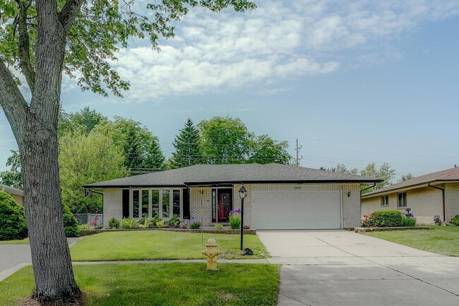property at 1820 N Andoa Ln