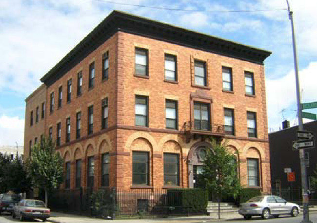 484 Humboldt St in Brooklyn, NY - Building Photo - Building Photo