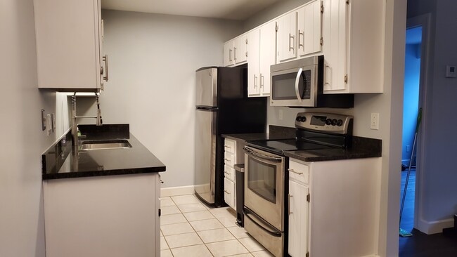 1650 Cedarwood Dr, Unit 1650 Cedarwood dr in Westlake, OH - Building Photo - Building Photo