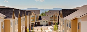 Ponderosa Village at the University of Nevada Apartamentos