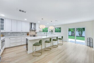 4465 Mariner Rd in Bonita Springs, FL - Foto de edificio - Building Photo