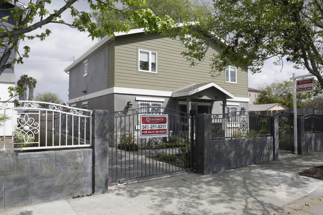 806 N Willowbrook Ave in Compton, CA - Building Photo