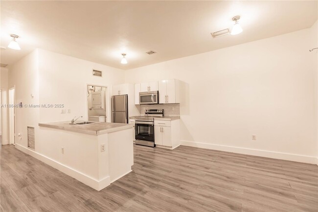 445 NW 77th St, Unit 445 in Miami, FL - Building Photo - Building Photo