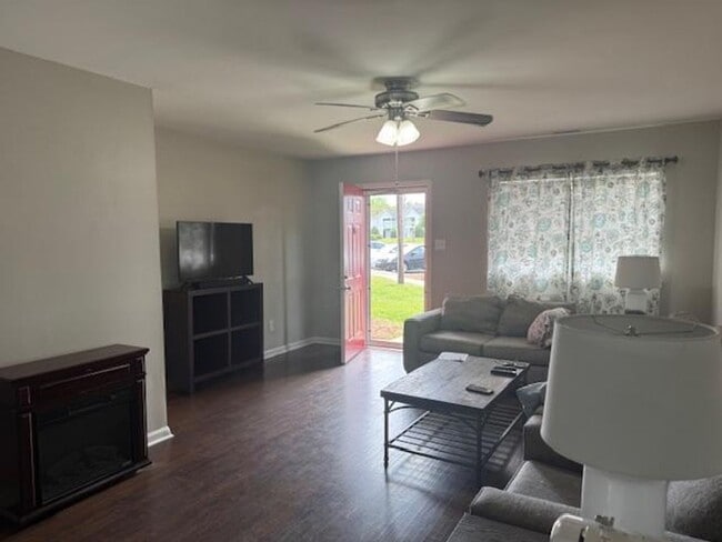 200 Old Spring Hill Ln in Fuquay Varina, NC - Building Photo - Building Photo