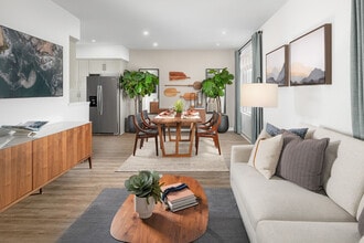 Independence at the Preserve in Chino, CA - Foto de edificio - Building Photo