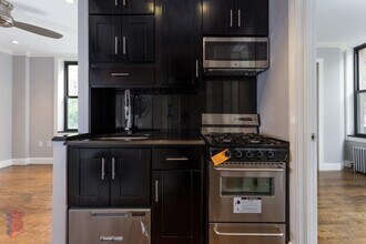 396 E 10th St in New York, NY - Building Photo - Building Photo