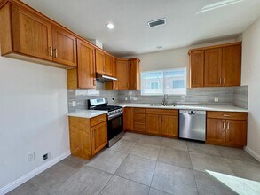 729-729 W 12th St in Pomona, CA - Building Photo - Building Photo