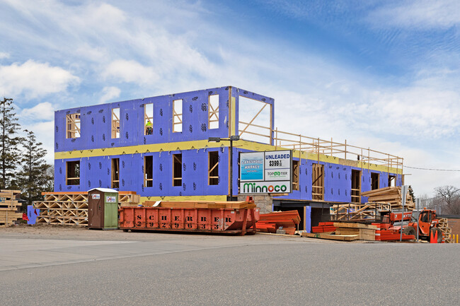 The Lake House - Excelsior in Excelsior, MN - Foto de edificio - Building Photo