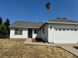 567 Shell Dr in Redding, CA - Building Photo