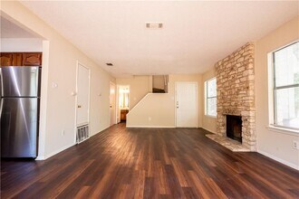 9000 Mountain Ridge Dr in Austin, TX - Building Photo - Building Photo