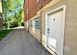 526 Riddle Crest Ln in Cincinnati, OH - Building Photo - Building Photo