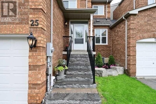 25 Fry Crescent in Bowmanville, ON - Building Photo - Building Photo