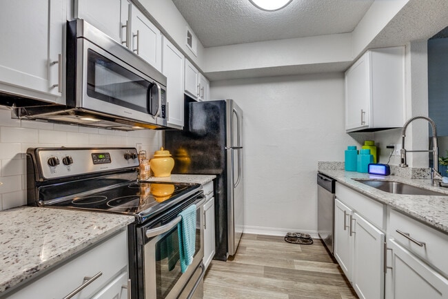 Eastgrove in Dallas, TX - Building Photo - Building Photo