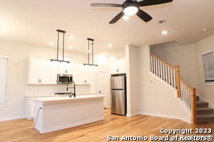 5843 Whitby Rd in San Antonio, TX - Foto de edificio - Building Photo