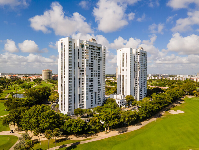 Delvista Towers Condominium in Miami, FL - Building Photo - Building Photo