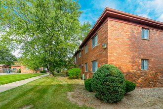 Golf Manor Apartments in Roseville, MI - Foto de edificio - Building Photo