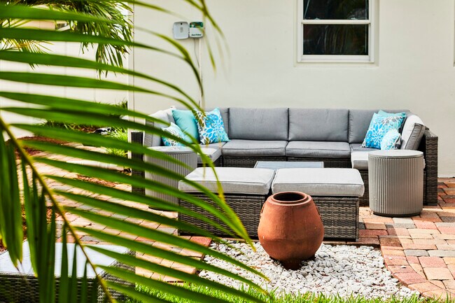 75 Lido Dr in St Pete Beach, FL - Building Photo - Building Photo