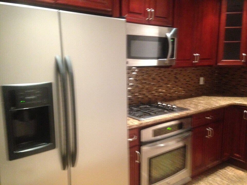 7225 Bergen Ct in Brooklyn, NY - Building Photo