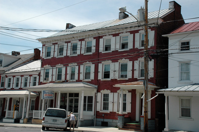 318 N Main St in Bernville, PA - Building Photo - Building Photo