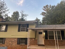 602 Dixon Rd in Jonesboro, GA - Building Photo