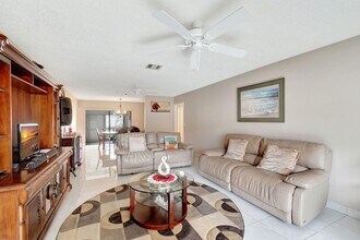 4660 Greentree Pl in Boynton Beach, FL - Foto de edificio - Building Photo