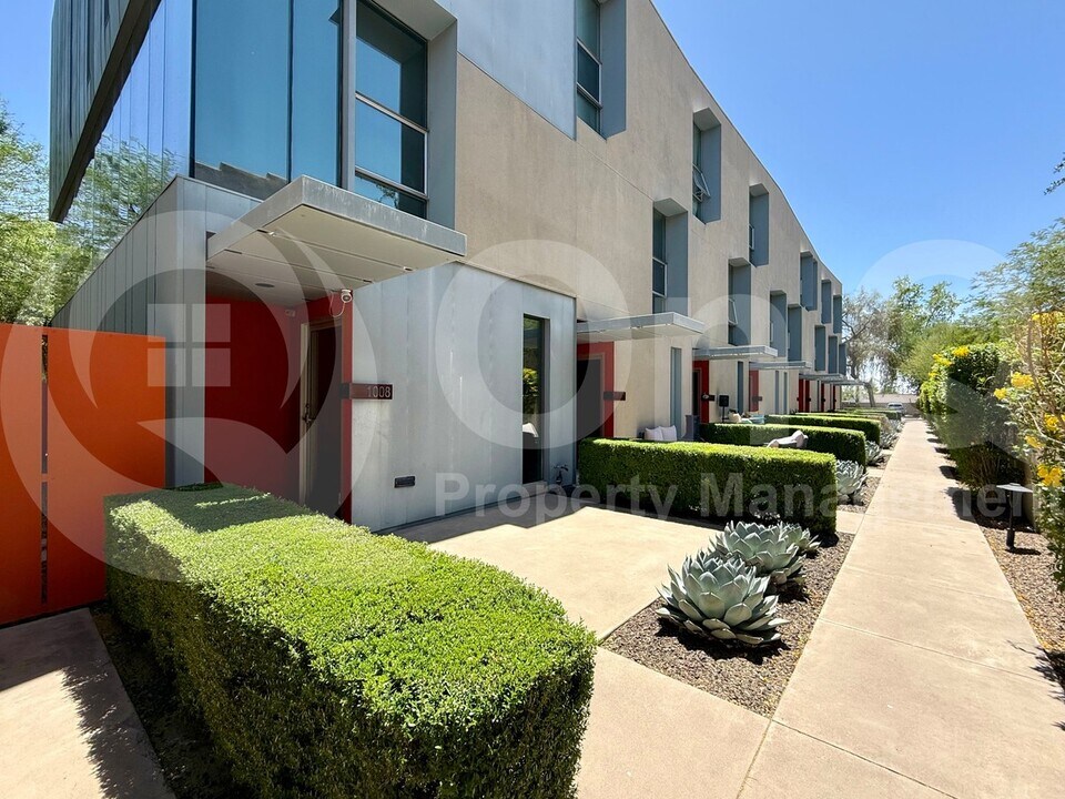 7047 E Earll Dr in Scottsdale, AZ - Building Photo