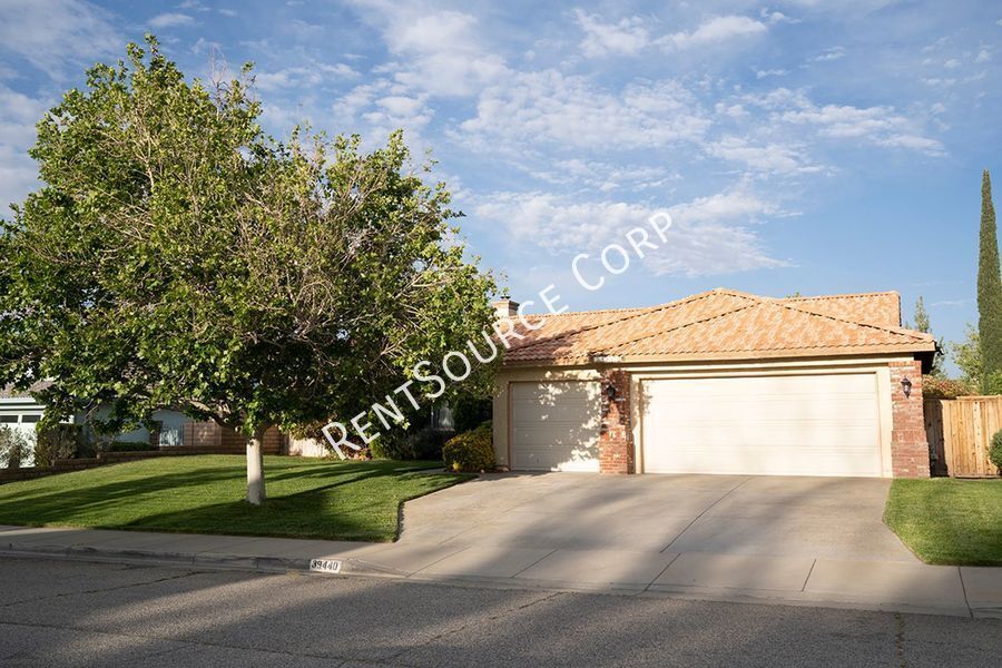 39440 Snowberry Way in Palmdale, CA - Foto de edificio