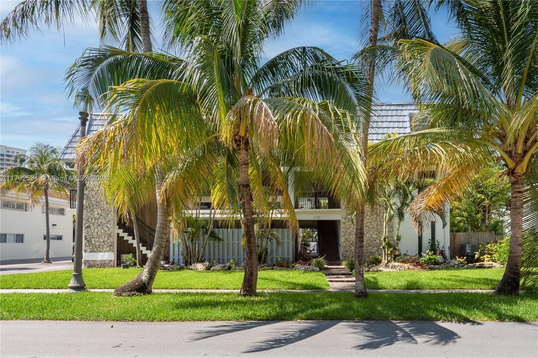 230 Sunrise Dr in Miami, FL - Building Photo