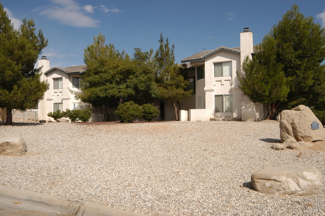 16186 Viho Rd in Apple Valley, CA - Foto de edificio - Building Photo