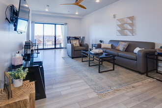 202 E. Green St by Bankier Apartments in Champaign, IL - Foto de edificio - Interior Photo