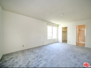 7210 Summertime Ln in Culver City, CA - Building Photo - Building Photo