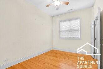 2358 N Damen Ave, Unit 2 in Chicago, IL - Building Photo - Building Photo