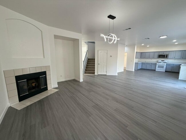 45120 Palm Ln in Lancaster, CA - Building Photo - Building Photo