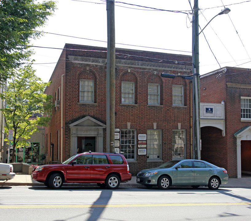 308 E Market St in Charlottesville, VA - Foto de edificio