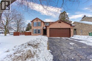 115 Amberly Blvd in Hamilton, ON - Building Photo