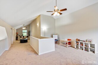 28 Kensington Dr in Piscataway, NJ - Foto de edificio - Building Photo