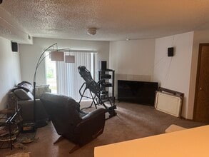 137 S Scott Blvd in Iowa City, IA - Building Photo - Building Photo