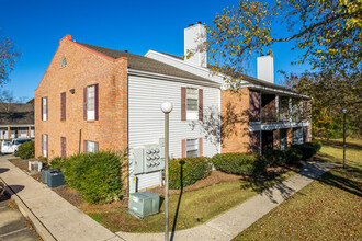 Bayou Park Apartments in Monroe, LA - Foto de edificio - Building Photo