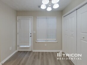 2492 Feathertree Ln in Lawrenceville, GA - Foto de edificio - Building Photo