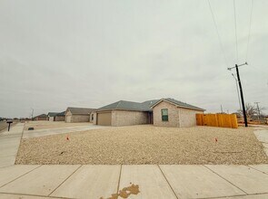 302 E 80th St in Lubbock, TX - Building Photo - Building Photo