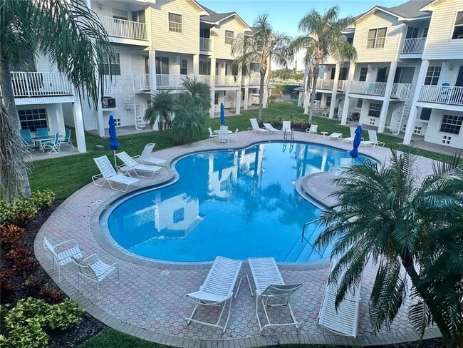 135 Shoals Cir in North Redington Beach, FL - Building Photo - Building Photo