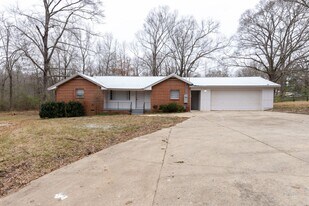 8152 Hopewell Rd in Bessemer, AL - Building Photo
