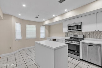 2106 Grassy Hollow Dr in Toms River, NJ - Building Photo - Building Photo